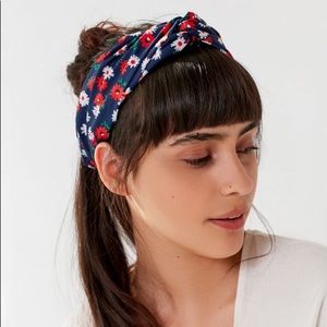 🌷3 for 10 | UO - Vacation Twist Headwrap